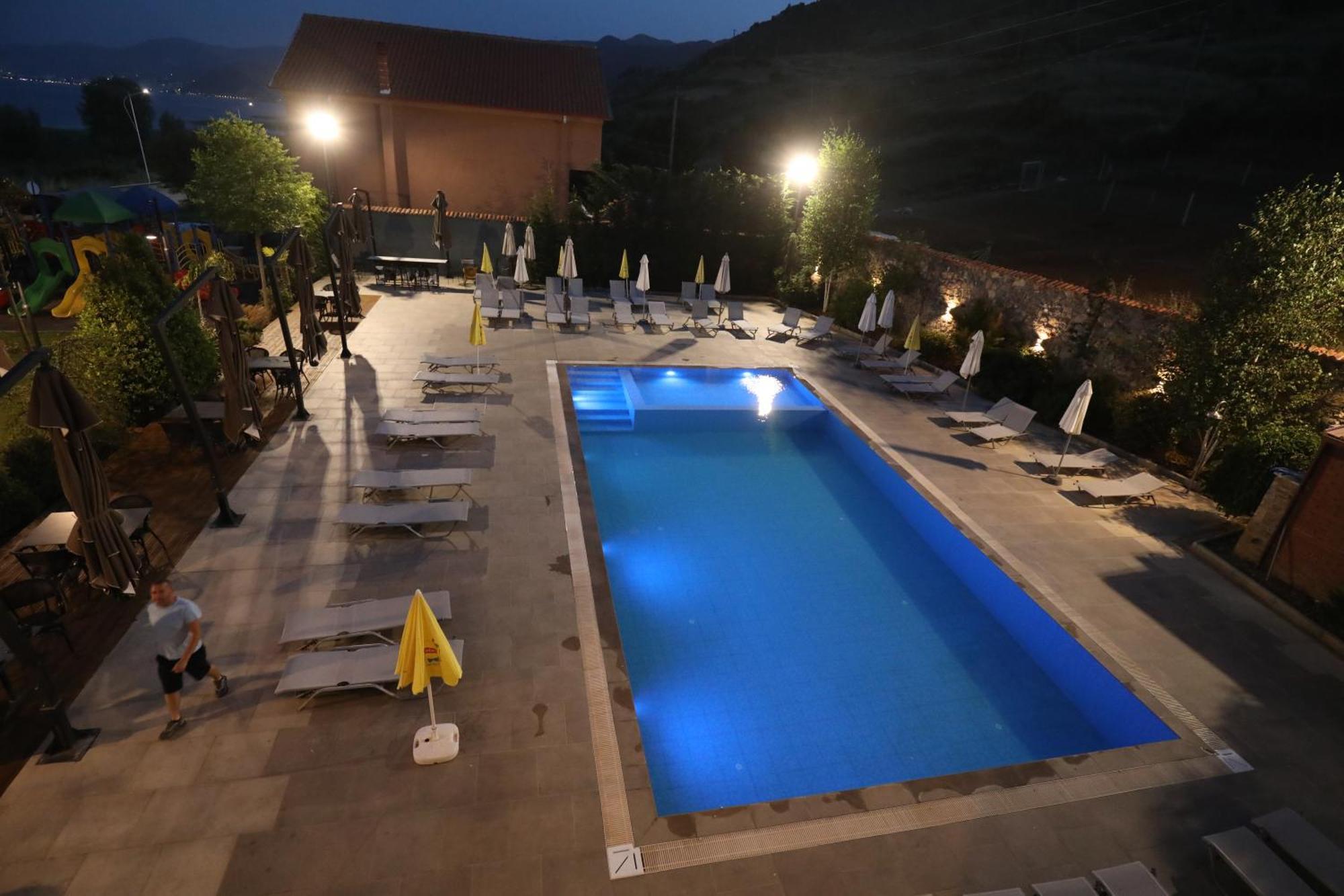 Toka Hotel Restaurant Udenisht المظهر الخارجي الصورة